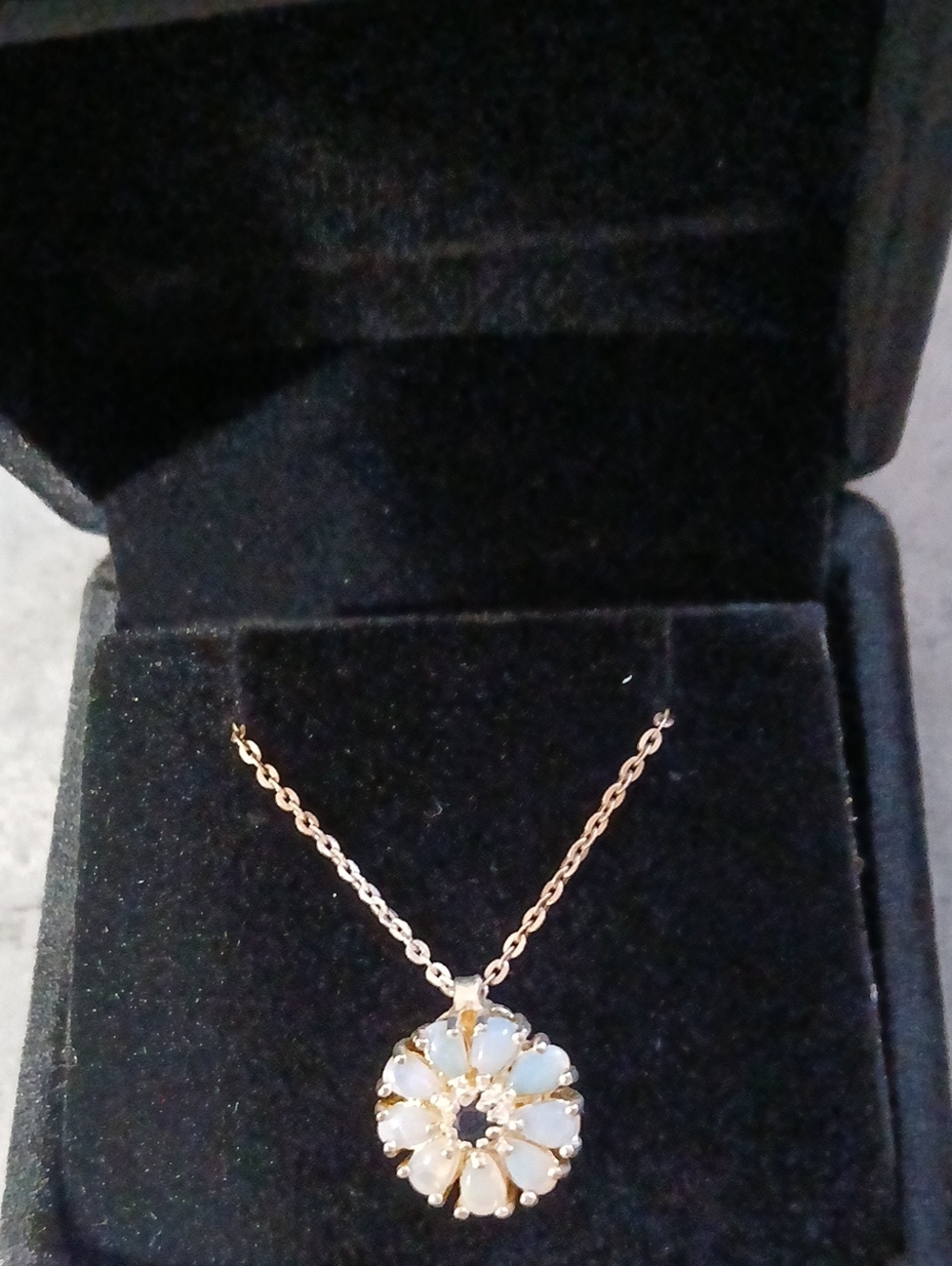 Charming Vintage Opal Flower 18" Necklace